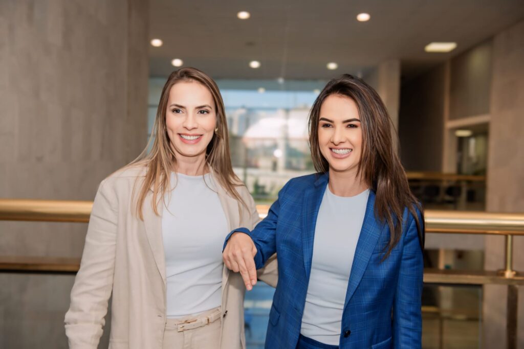 Candidata à Vereadora Nara Macedo Visita Assembleia Legislativa e recebe Apoio de Bruna Furlan